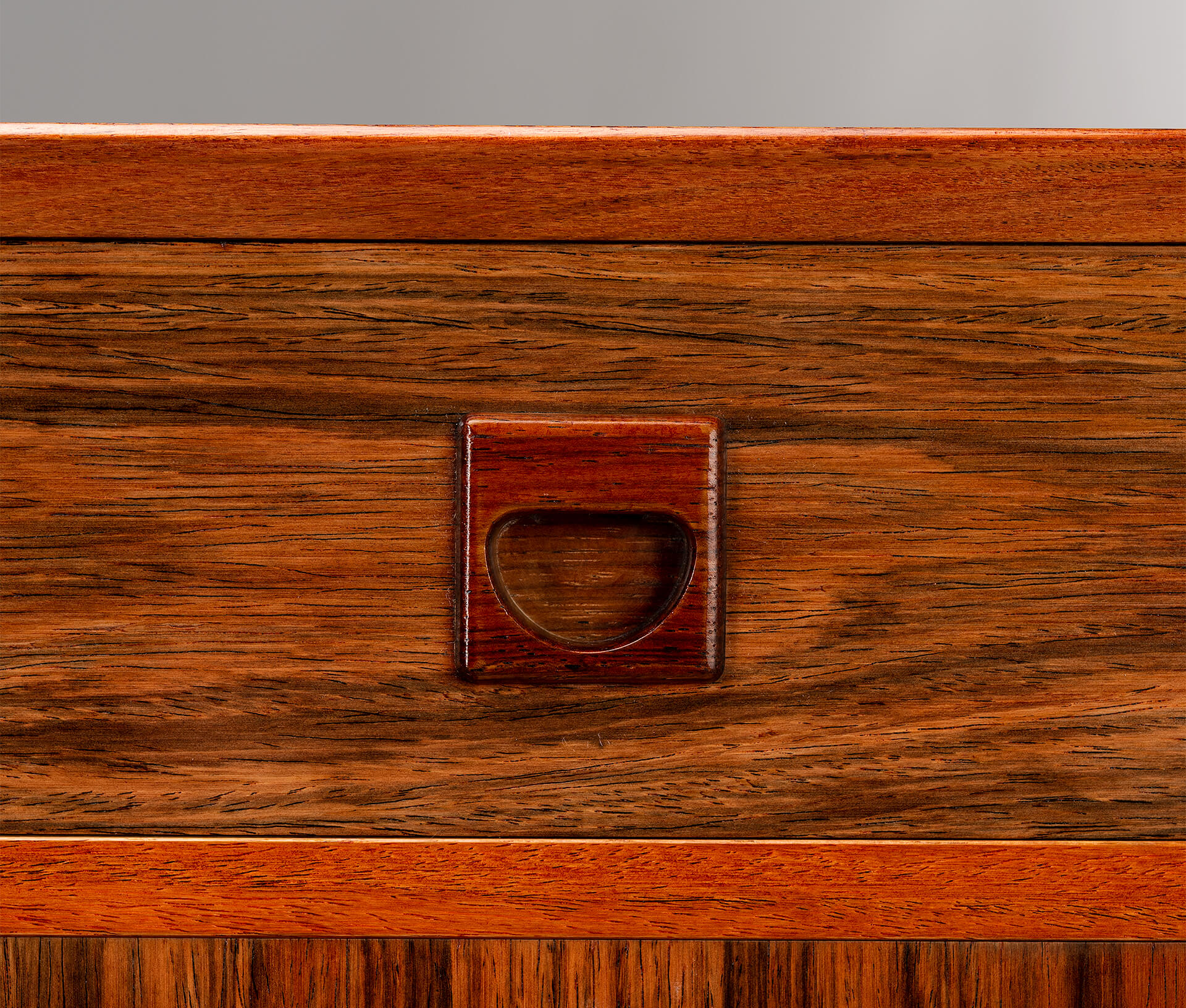 Brouer: Palissander Dressoir