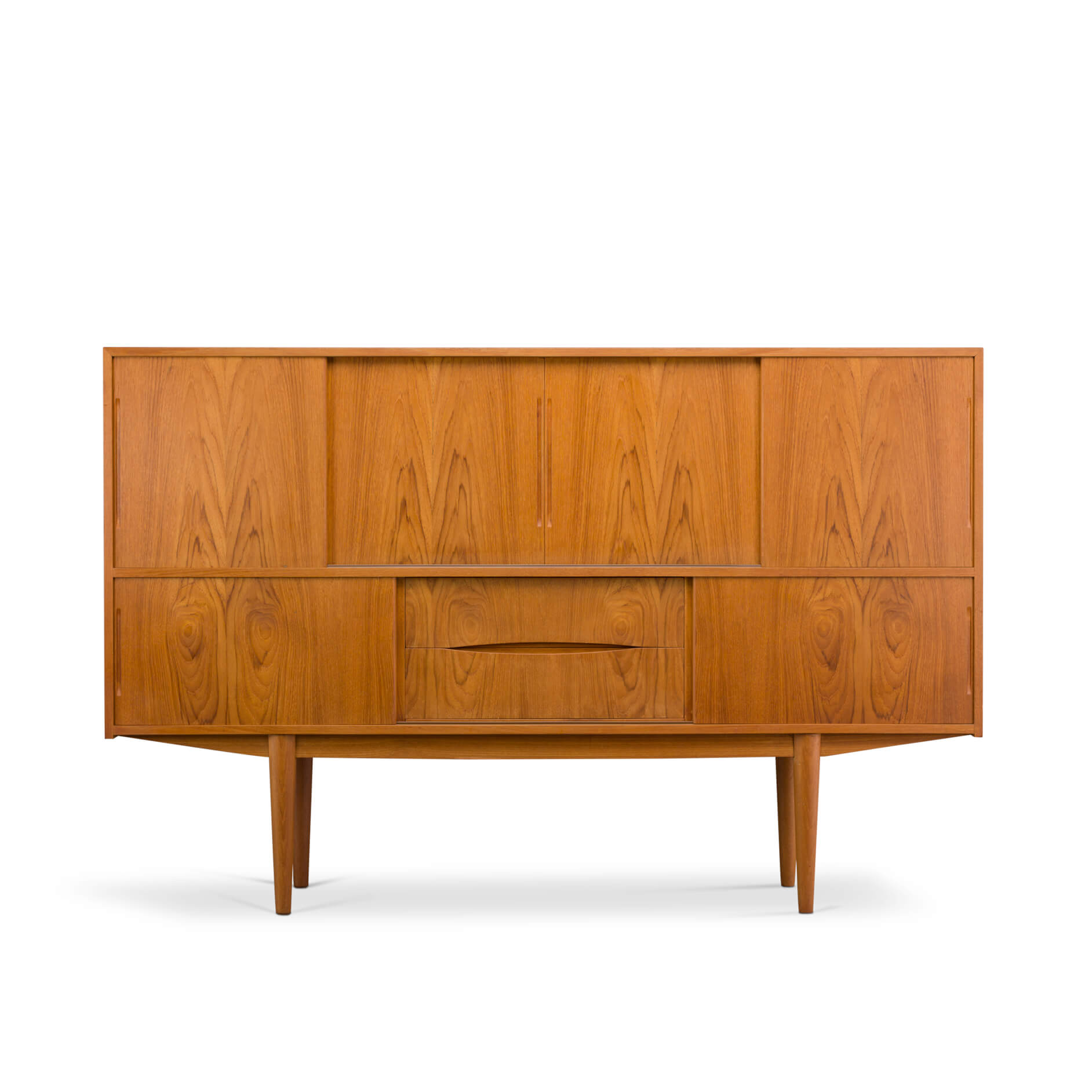 Deens hoog dressoir