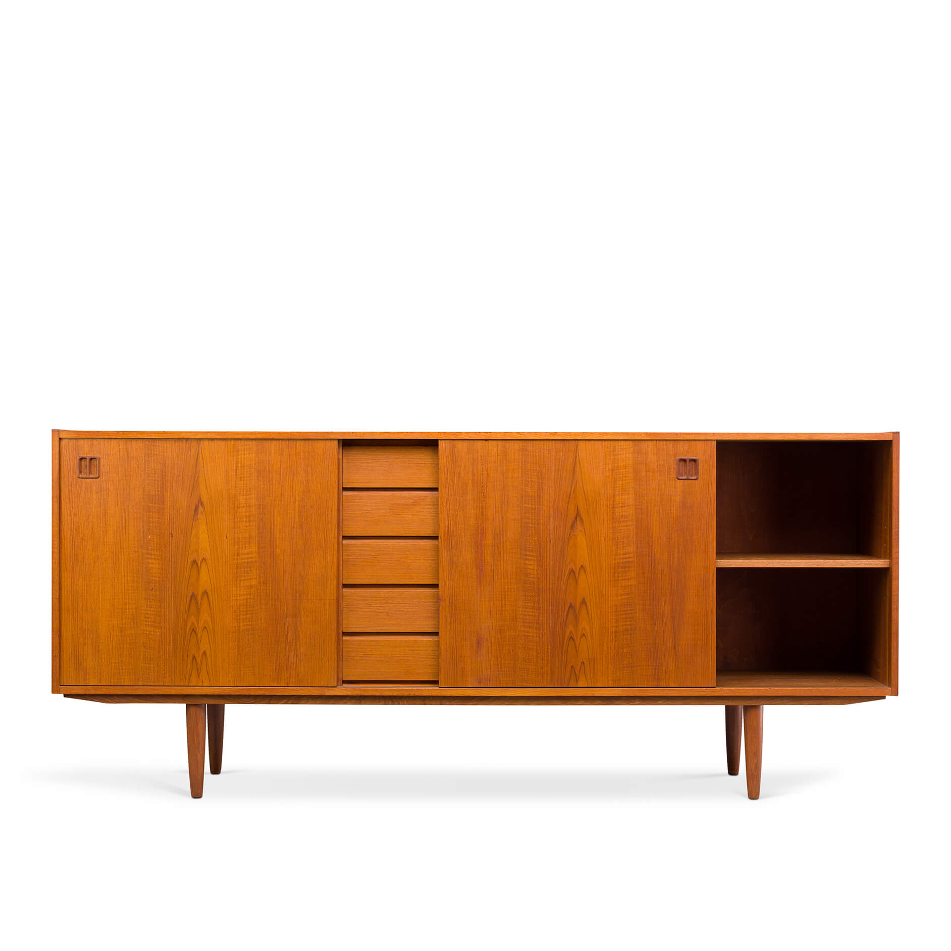 Drawers in the middle