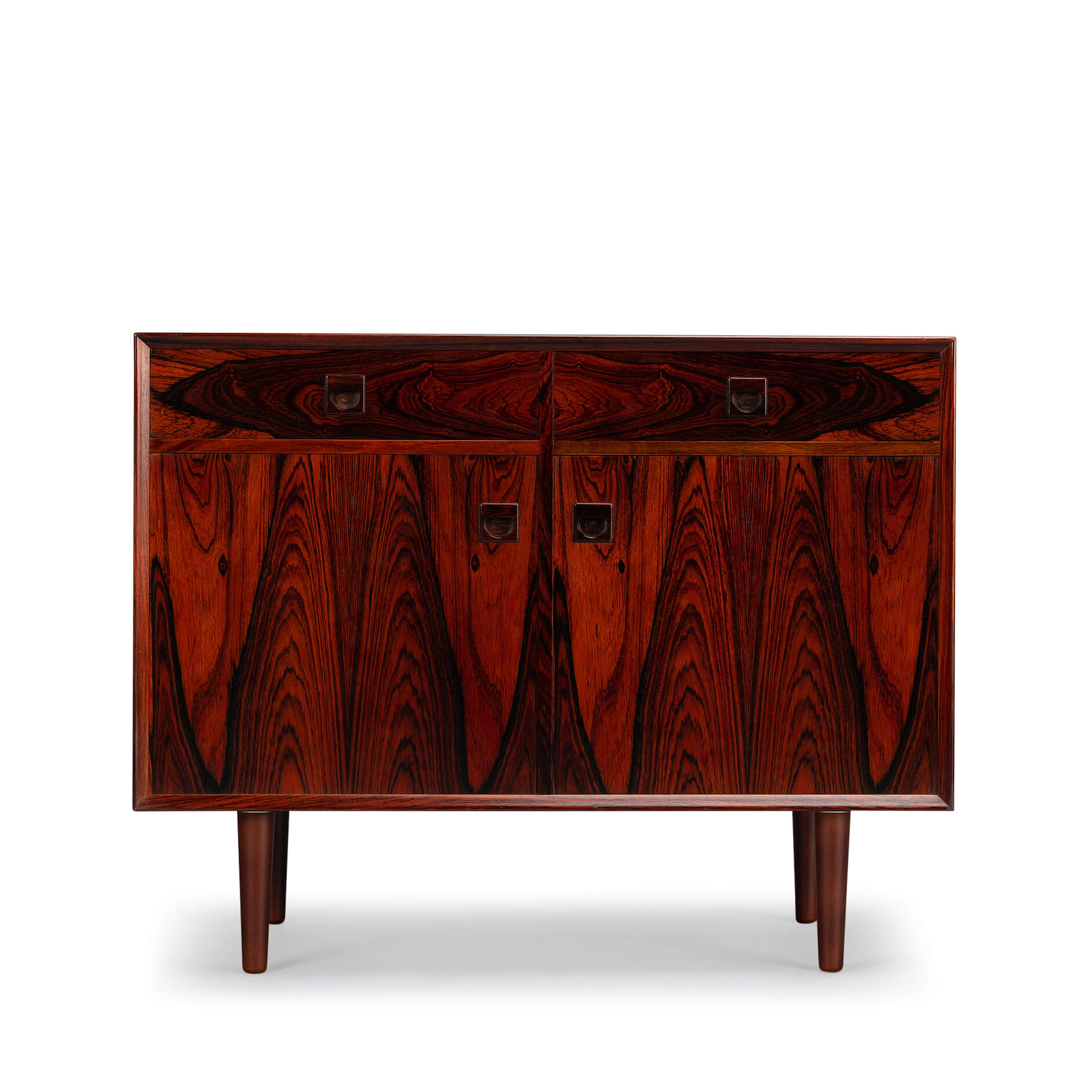 Brouer: Palissander Dressoir